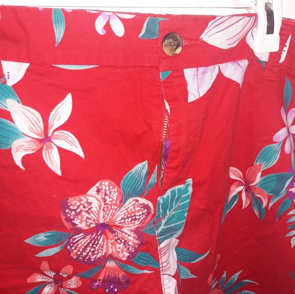 Old Navy Plus Everyday Floral Shorts - Picture 9 of 11